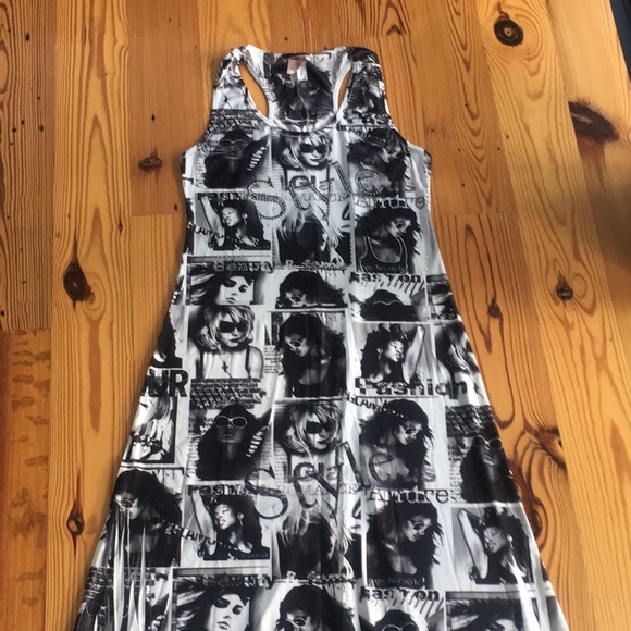 Dresses & Skirts - Graphic maxi dress